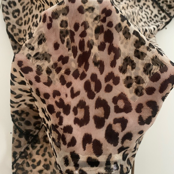 Mesh leopard print long sleeve top - Picture 2 of 5
